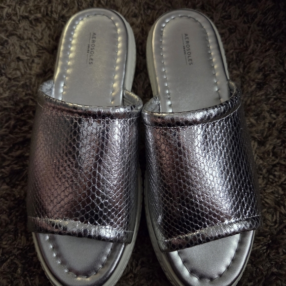 AEROSOLES Metallic Silver Slide Sandals - Picture 1 of 6